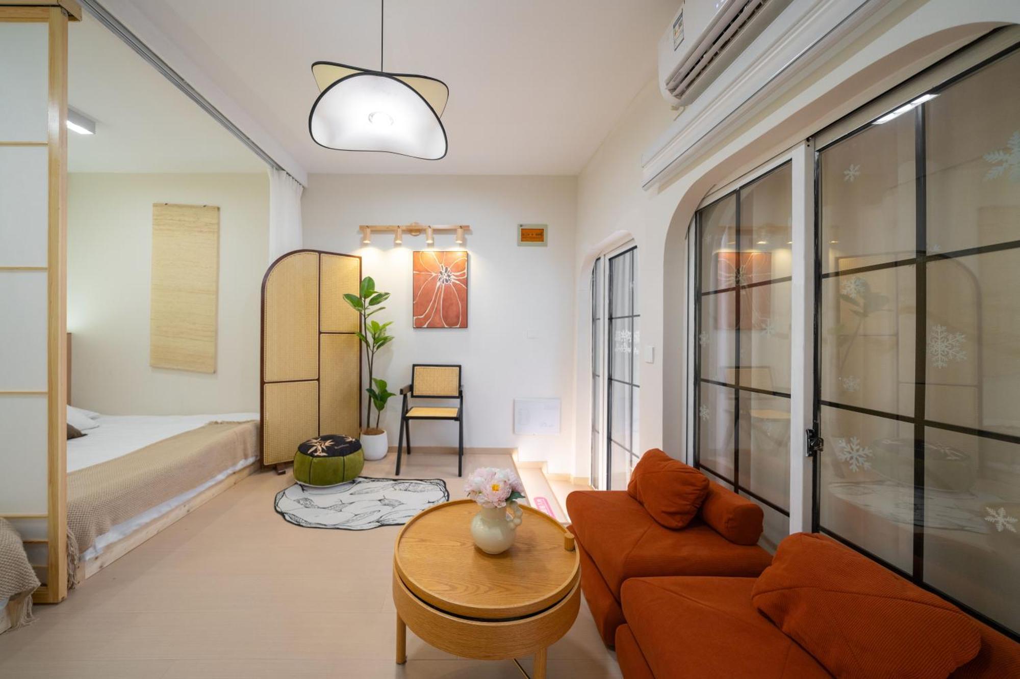 上海小胖纸民宿-南京西路4店 Apartment