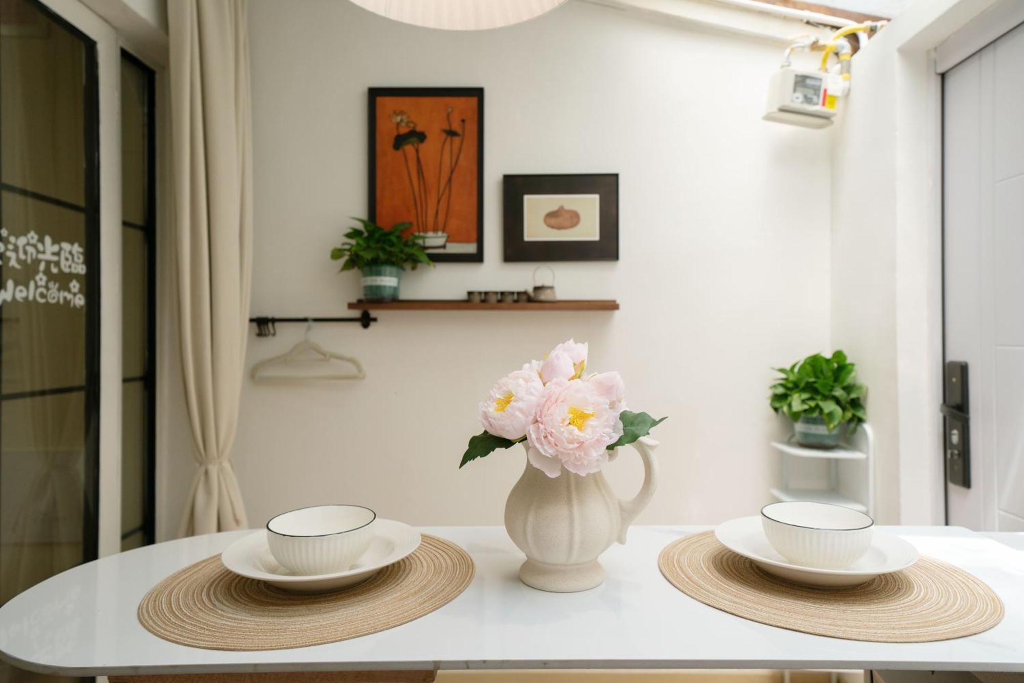 Apartment 上海小胖纸民宿-南京西路4店 *